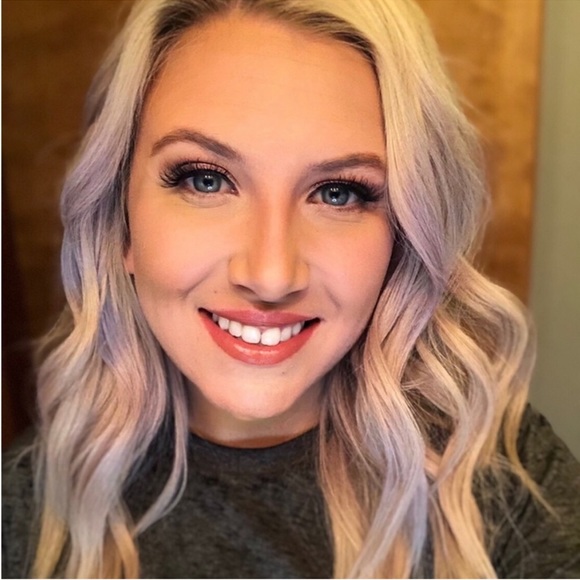 Meet your Posher, Shelby - Picture 1 of 2